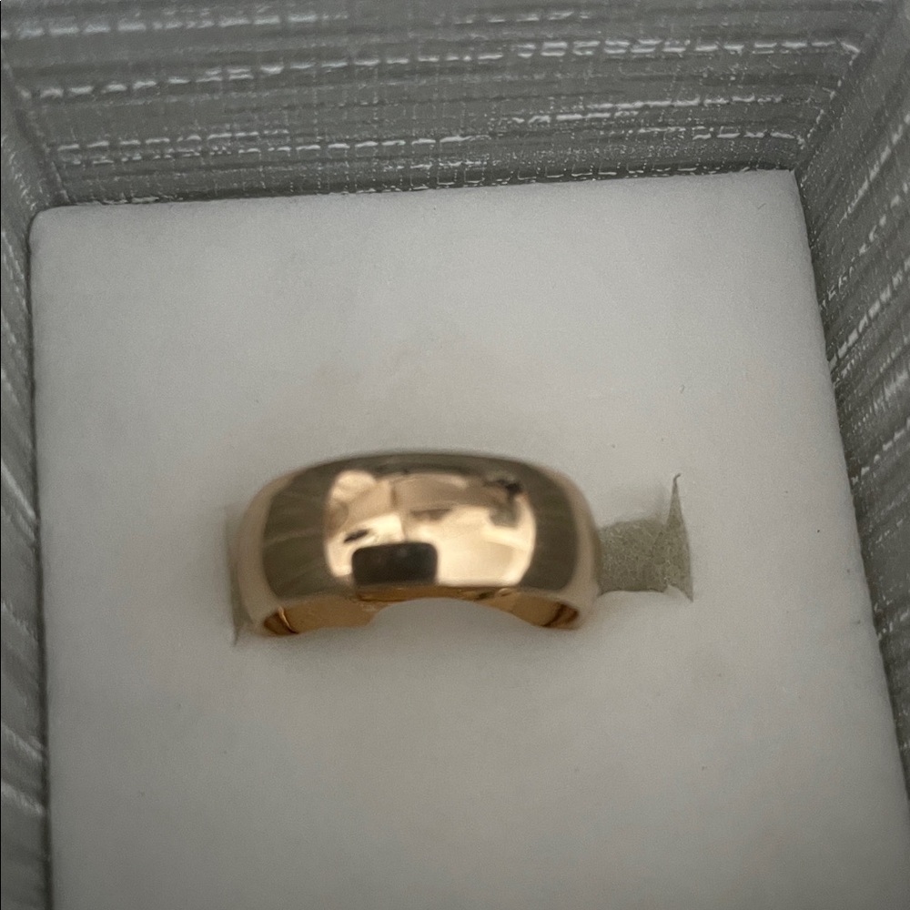 Elegant Gold Women's Ring
